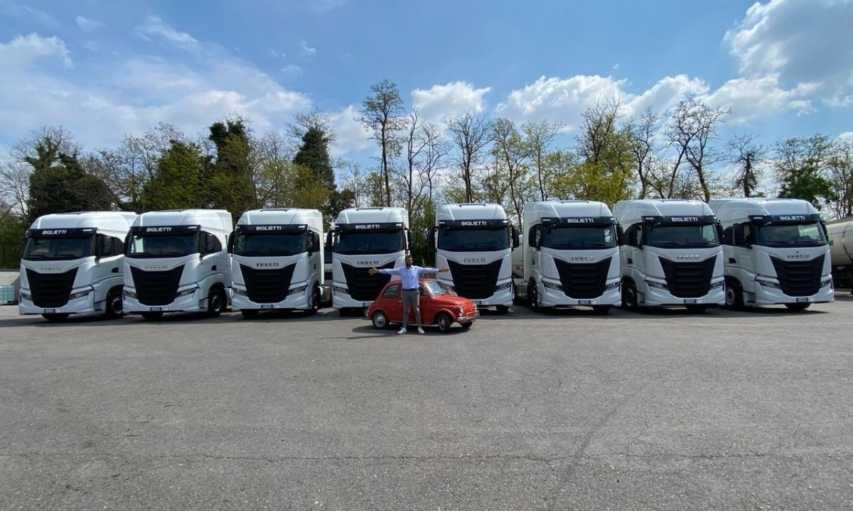 Autotrasporti Biglietti rinnova la flotta con 23 IVECO S-Way per il trasporto liquidi alimentari in cisterna - - Lombardia Truck